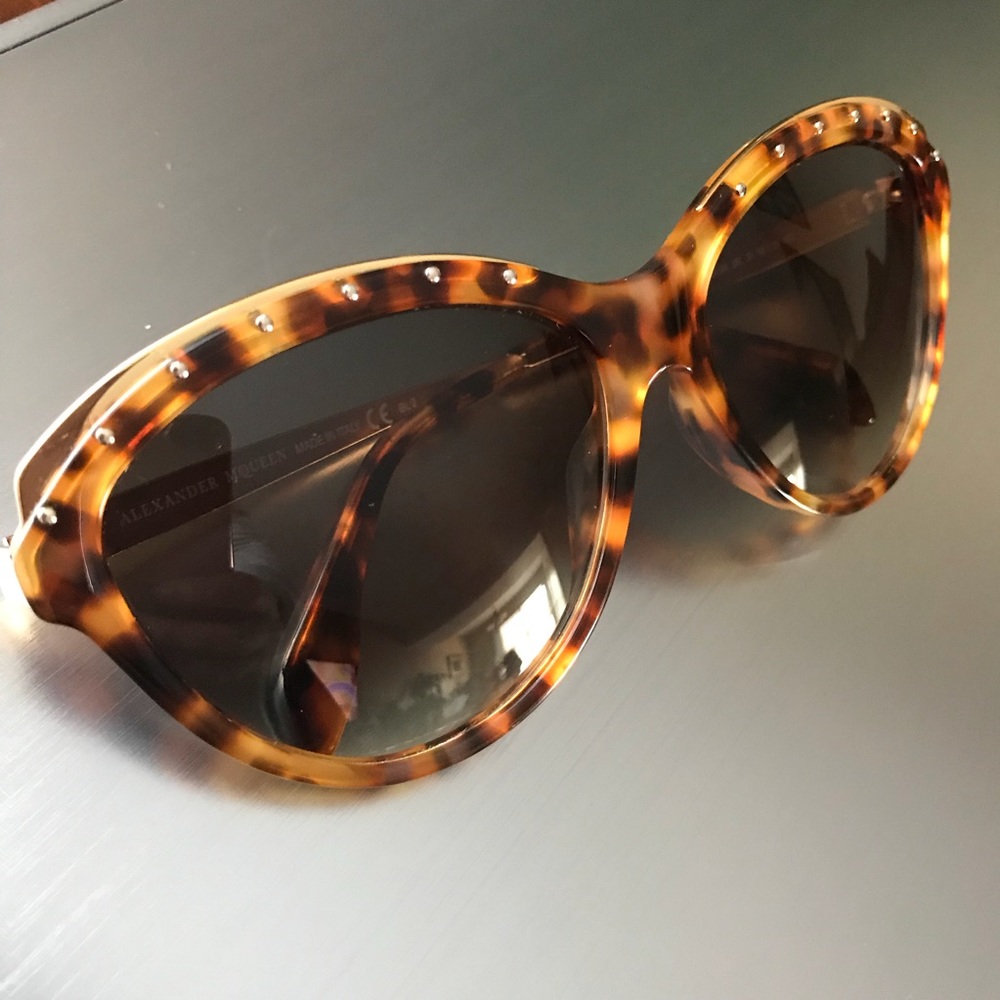 Alexander McQueen Sunglass - Picture 4 of 8